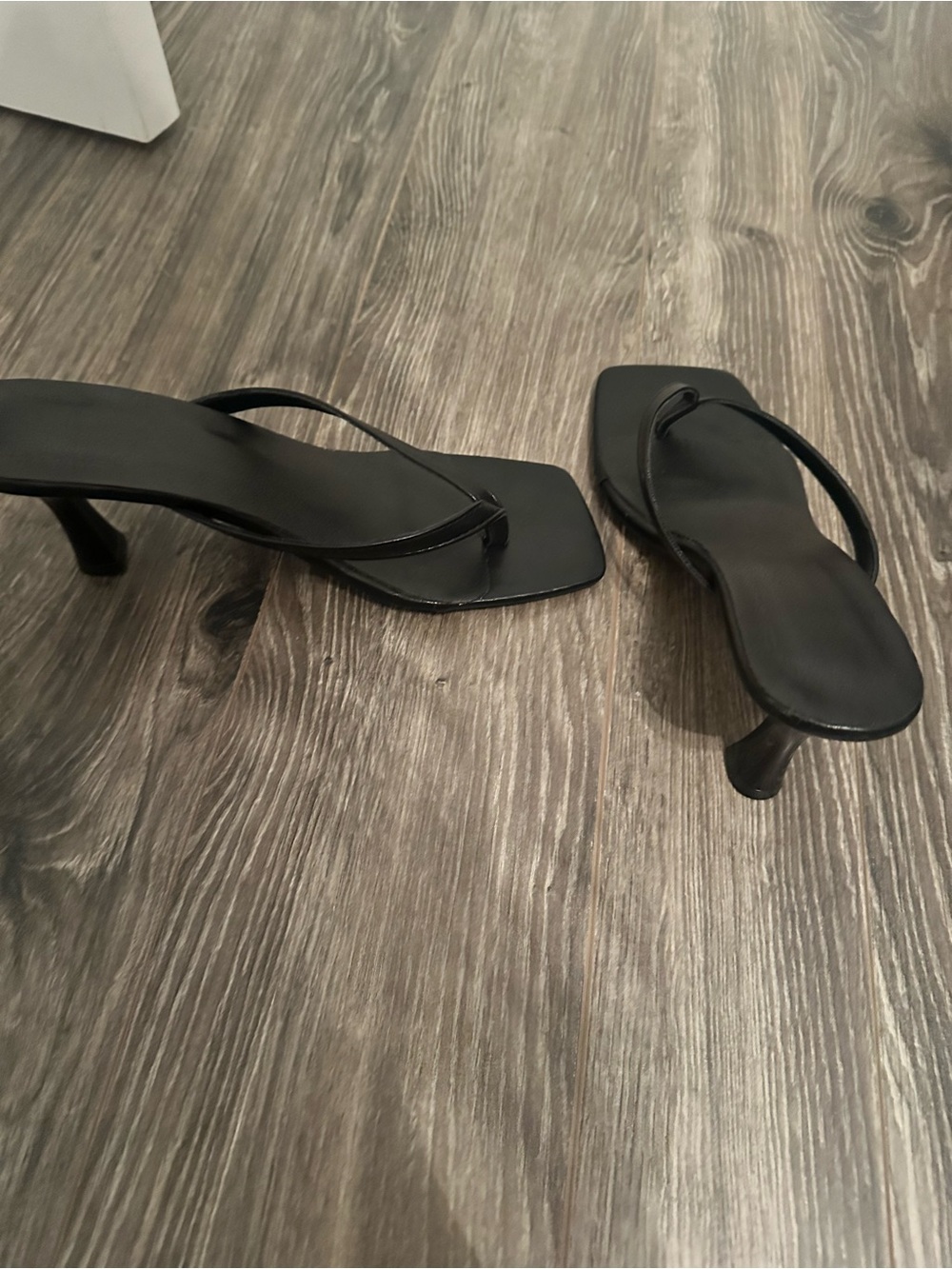 SHEIN Black Square-Toe Kitten Heel Thong Sandals